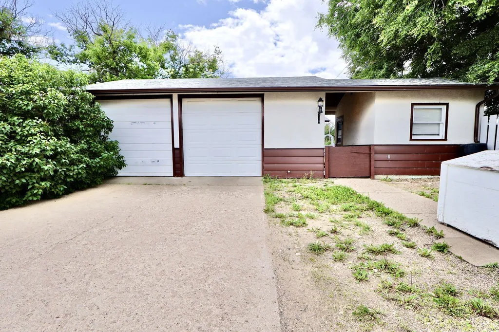 422 3 Avenue E Oyen AB T0J2J0