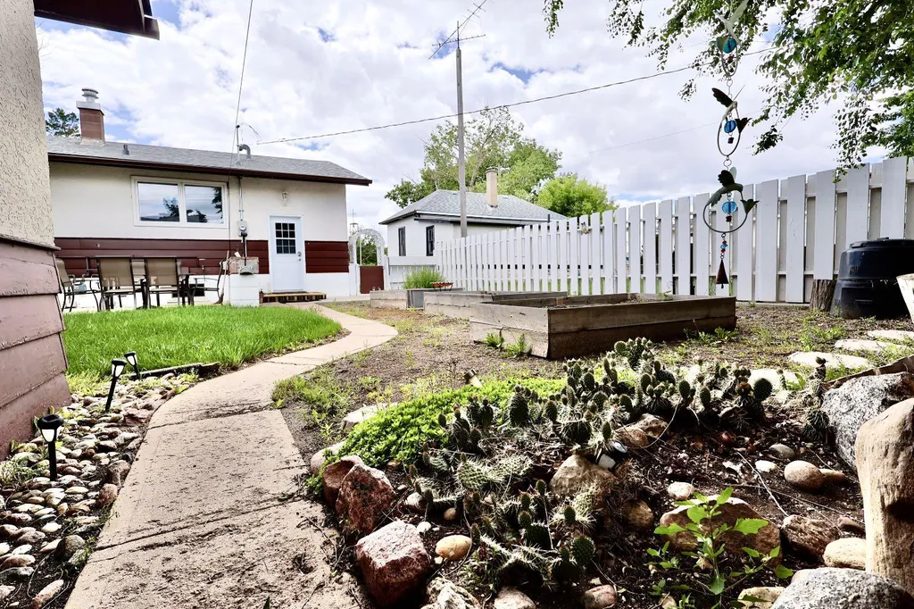 422 3 Avenue E Oyen AB T0J2J0