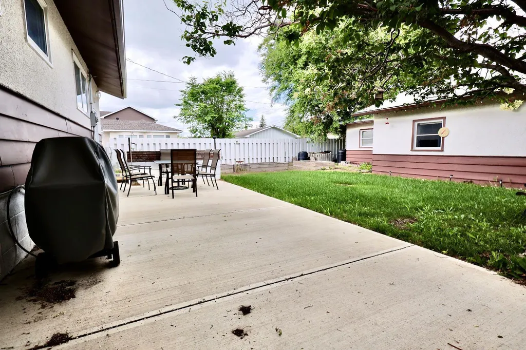 422 3 Avenue E Oyen AB T0J2J0