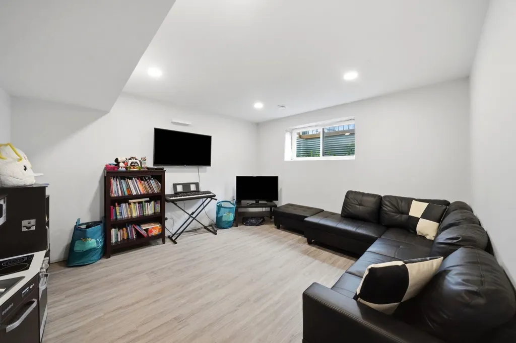 101 Longmire Close Red Deer AB T4R 0T1