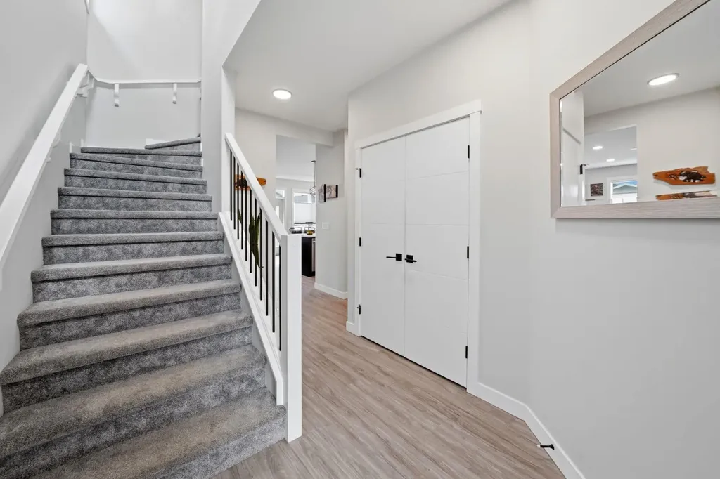 101 Longmire Close Red Deer AB T4R 0T1