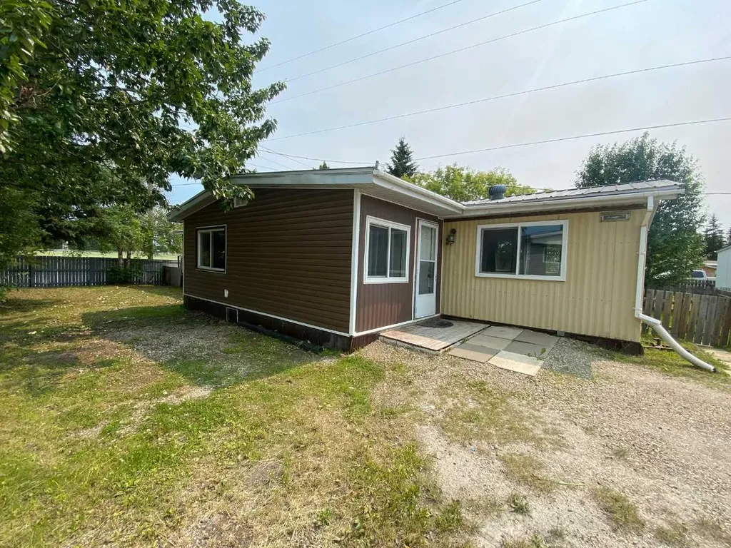 810 56 Street Edson AB T7E 1P4