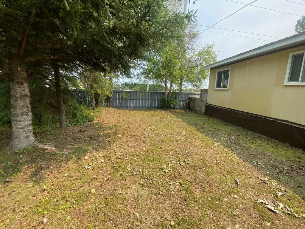 810 56 Street Edson AB T7E 1P4