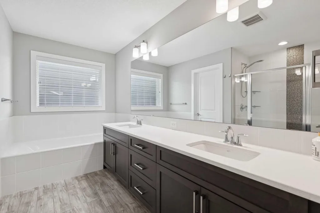 17 Crestbrook Hill SW Calgary AB T3B0C4