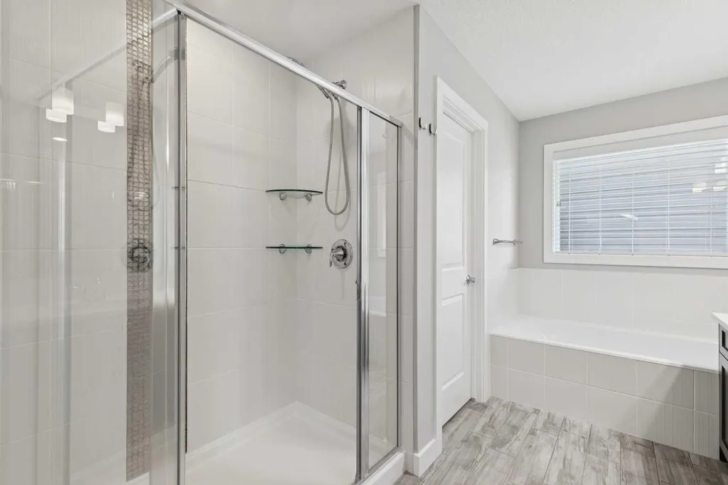17 Crestbrook Hill SW Calgary AB T3B0C4