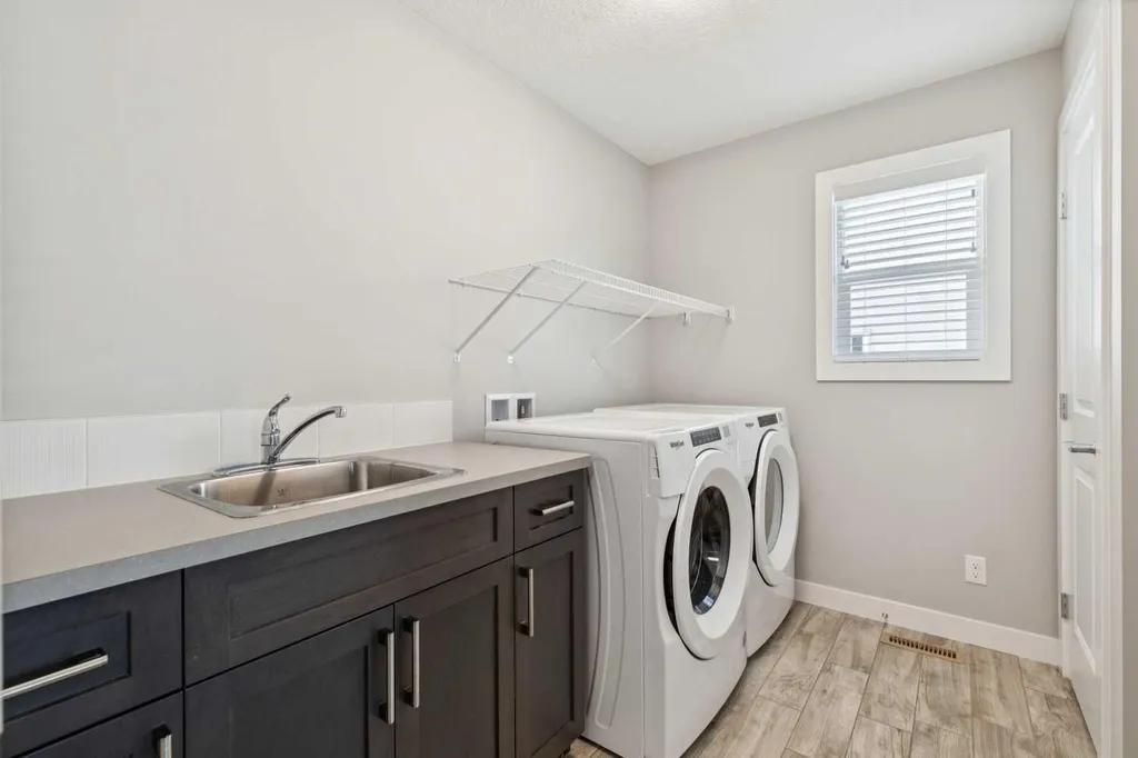 17 Crestbrook Hill SW Calgary AB T3B0C4