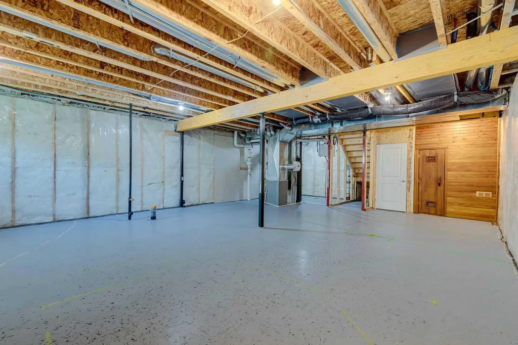 17 Crestbrook Hill SW Calgary AB T3B0C4