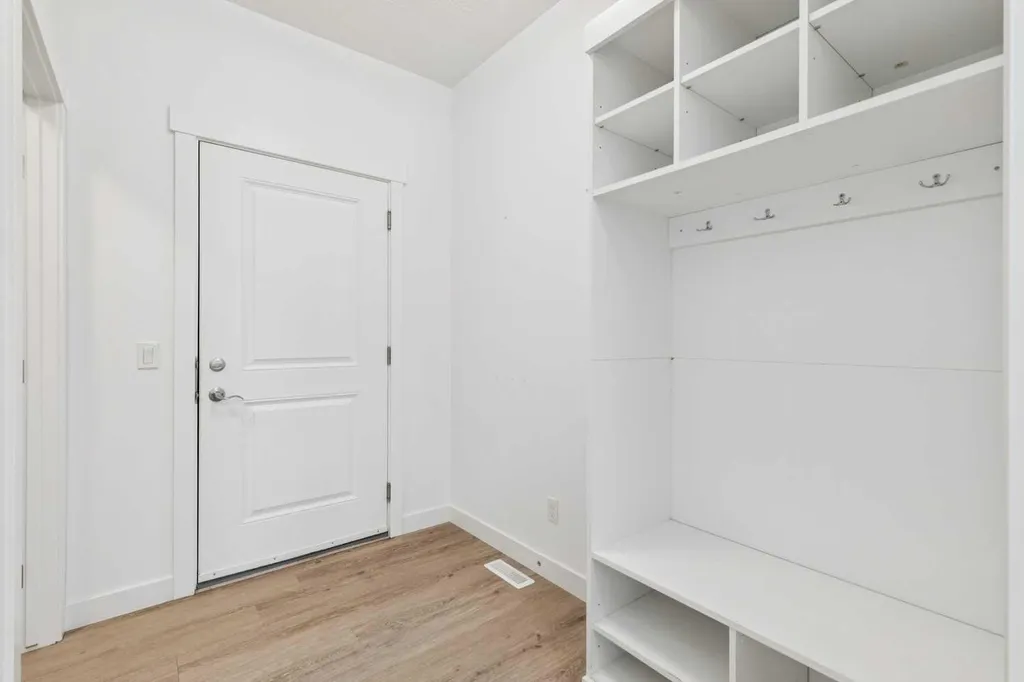 17 Crestbrook Hill SW Calgary AB T3B0C4