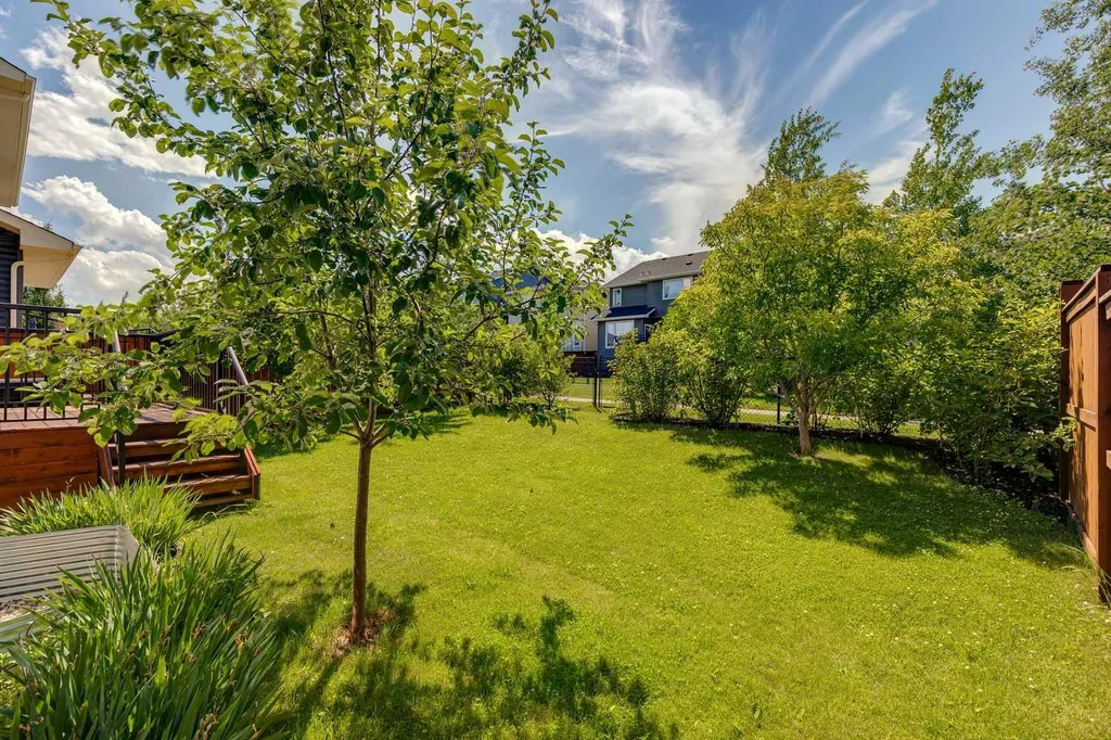 17 Crestbrook Hill SW Calgary AB T3B0C4