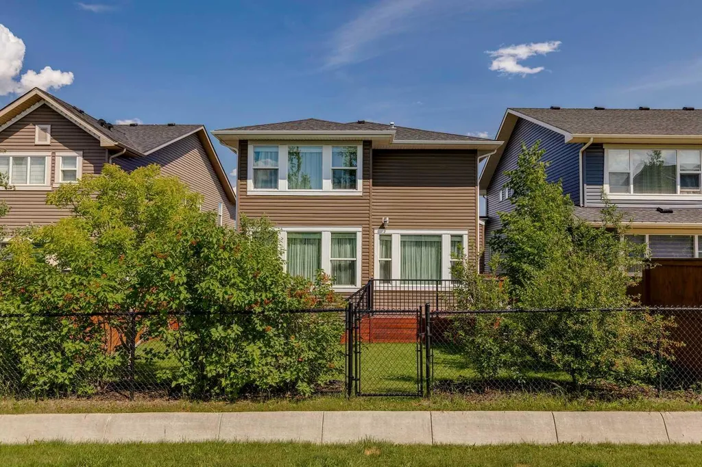 17 Crestbrook Hill SW Calgary AB T3B0C4