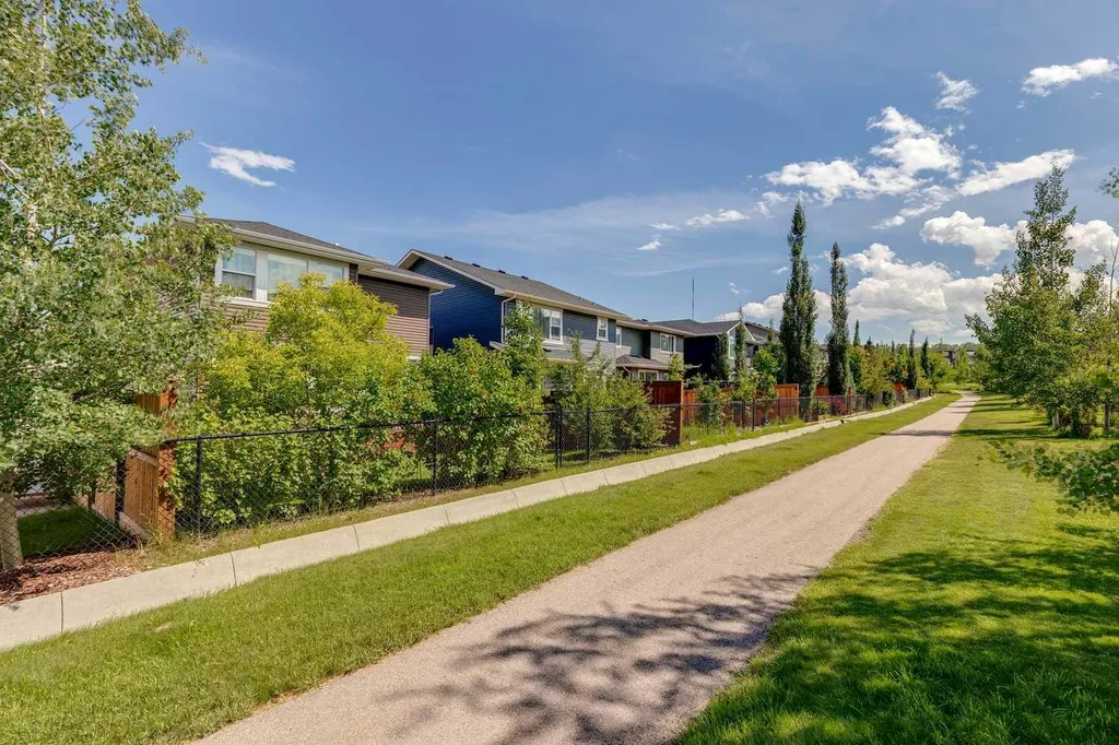 17 Crestbrook Hill SW Calgary AB T3B0C4
