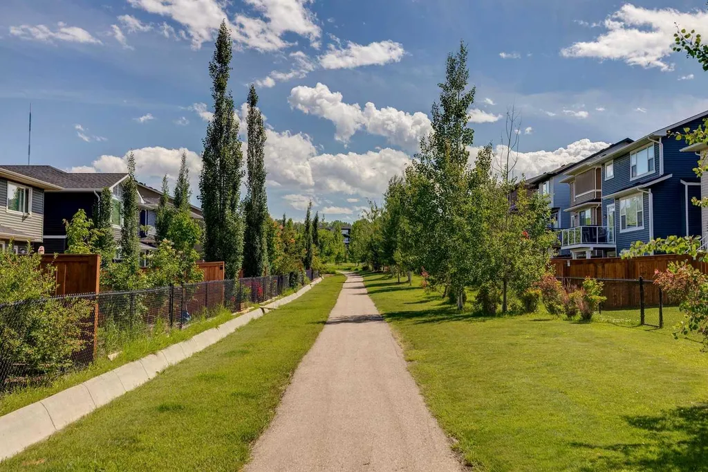 17 Crestbrook Hill SW Calgary AB T3B0C4