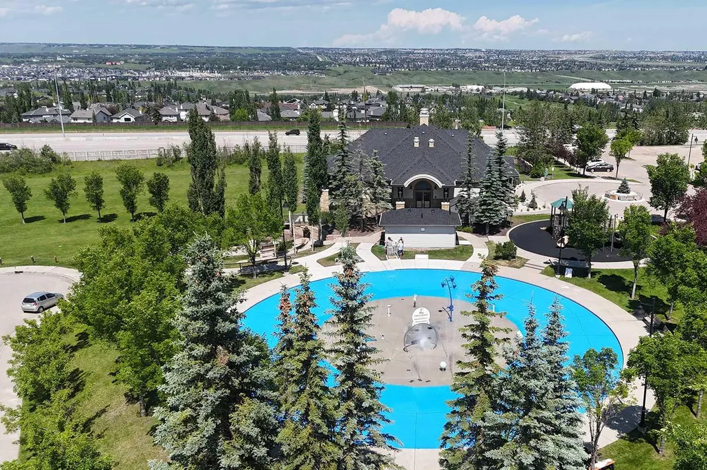 17 Crestbrook Hill SW Calgary AB T3B0C4