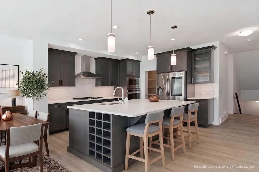 17 Crestbrook Hill SW Calgary AB T3B0C4