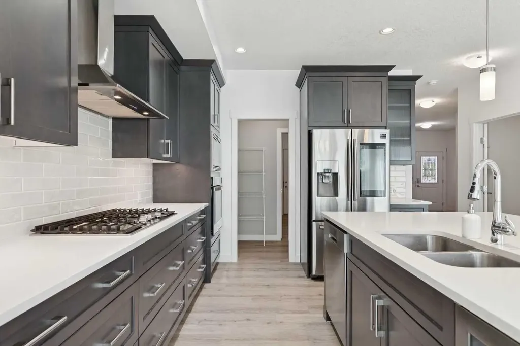 17 Crestbrook Hill SW Calgary AB T3B0C4
