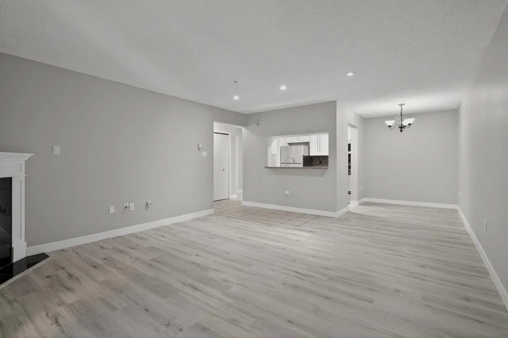 790 Kingsmere Crescent SW Calgary AB T2V 2H8