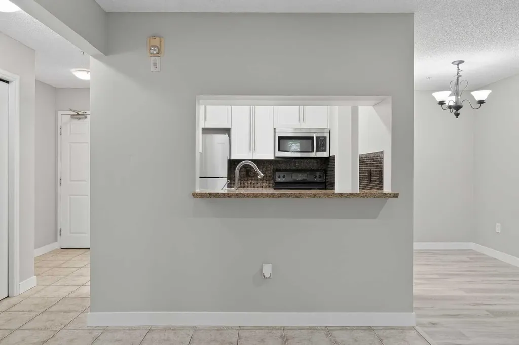 790 Kingsmere Crescent SW Calgary AB T2V 2H8