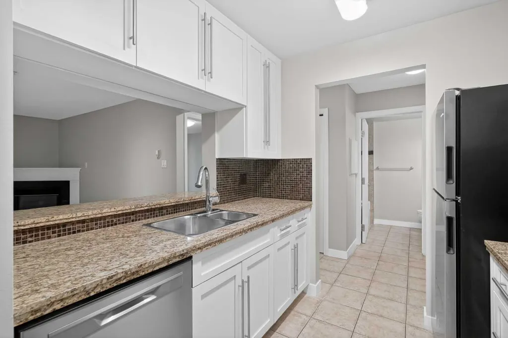 790 Kingsmere Crescent SW Calgary AB T2V 2H8