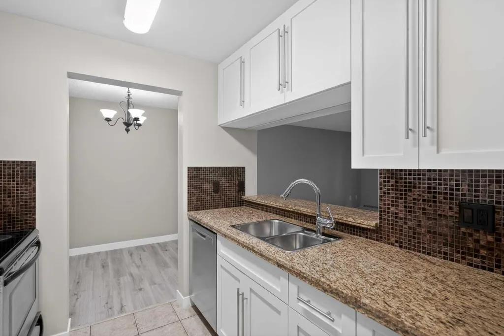 790 Kingsmere Crescent SW Calgary AB T2V 2H8
