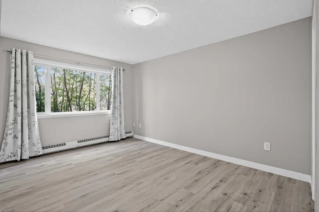 790 Kingsmere Crescent SW Calgary AB T2V 2H8