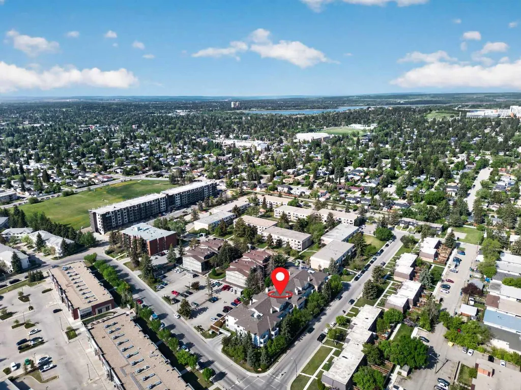 790 Kingsmere Crescent SW Calgary AB T2V 2H8