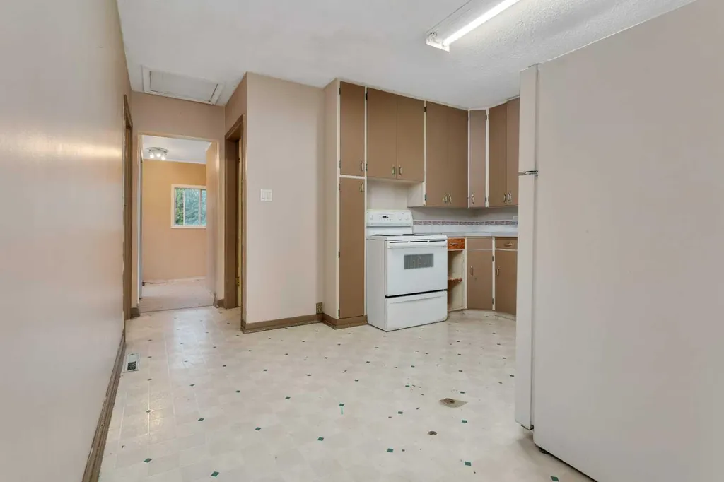 4715 48 Street Rocky Mountain House AB T4T 1C3
