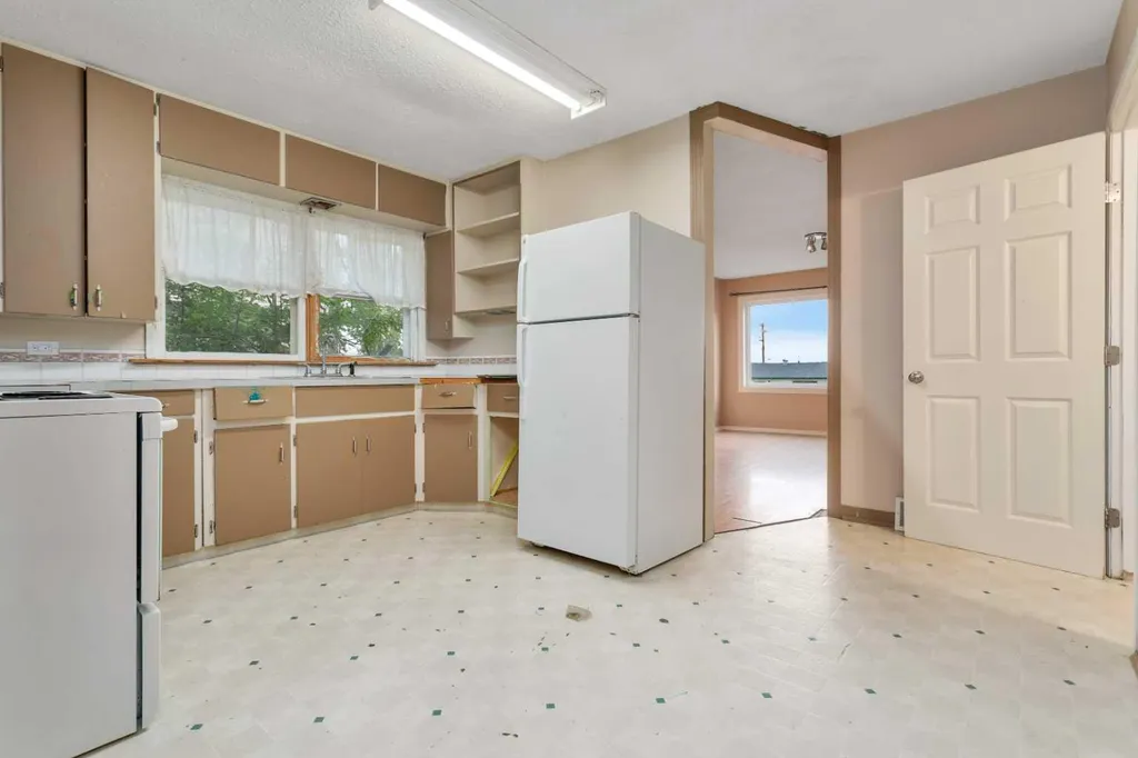 4715 48 Street Rocky Mountain House AB T4T 1C3