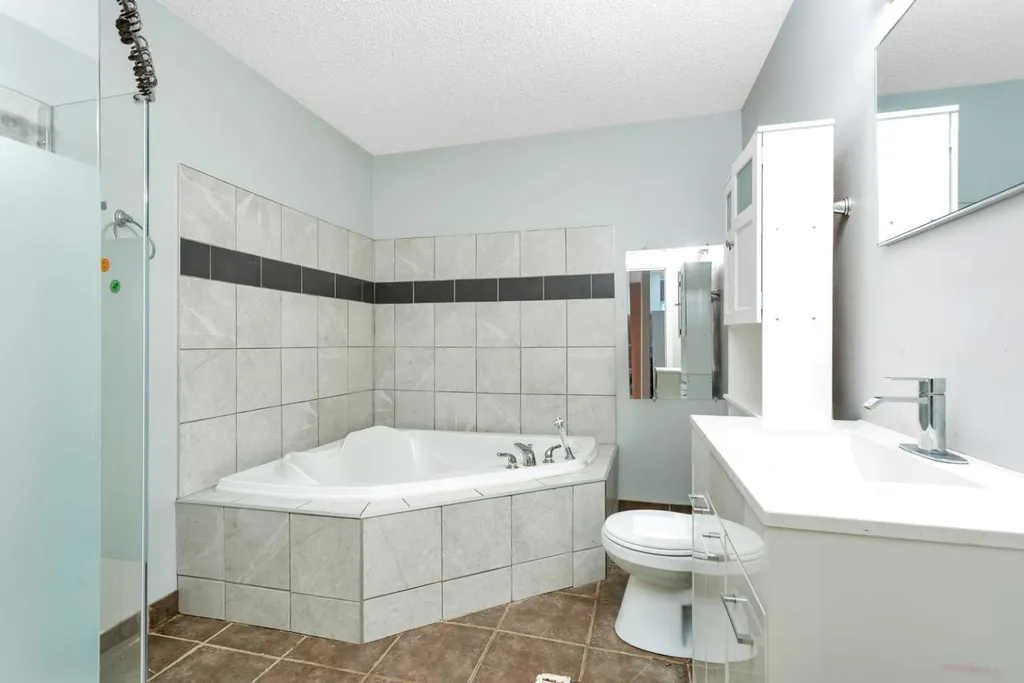 4715 48 Street Rocky Mountain House AB T4T 1C3