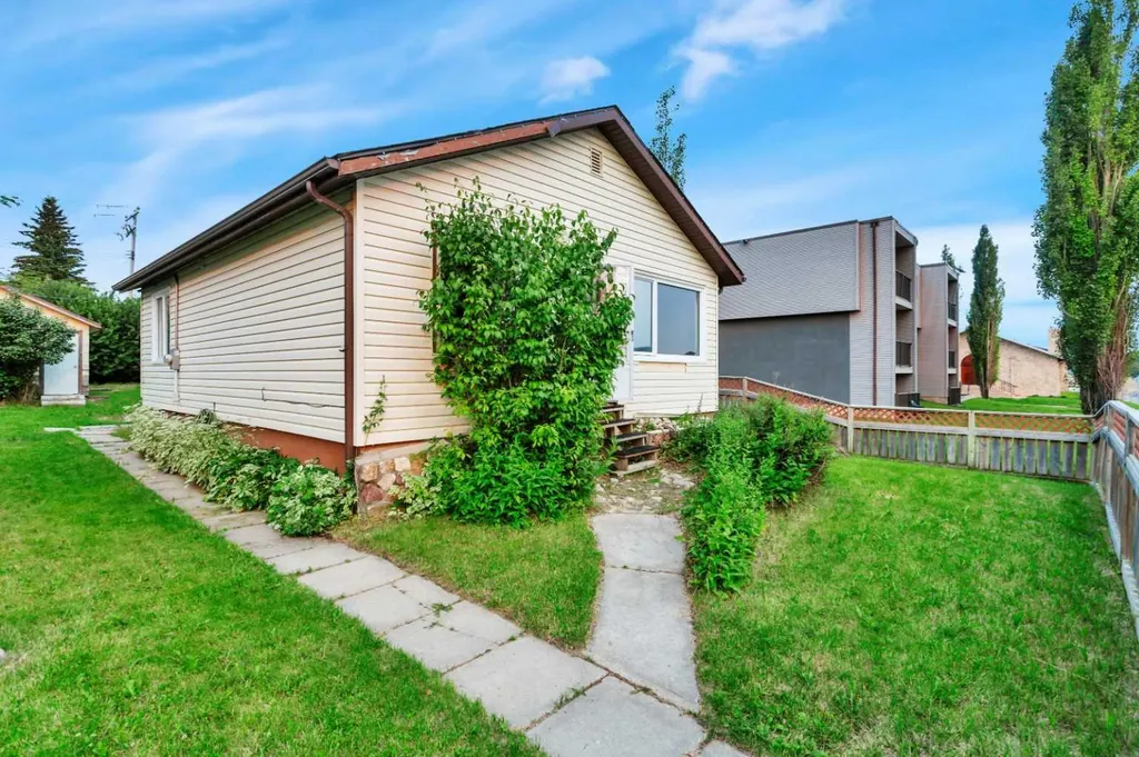 4715 48 Street Rocky Mountain House AB T4T 1C3