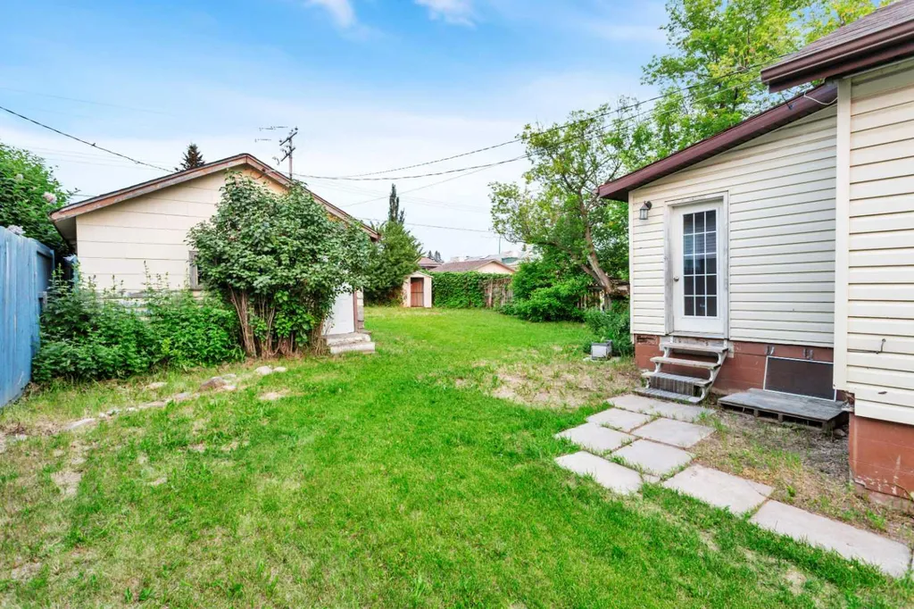 4715 48 Street Rocky Mountain House AB T4T 1C3