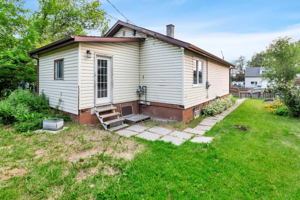 4715 48 Street Rocky Mountain House AB T4T 1C3