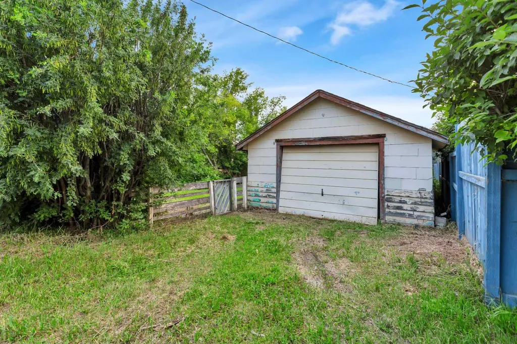 4715 48 Street Rocky Mountain House AB T4T 1C3