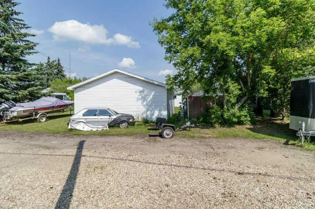 1836 21 Avenue Delburne AB T0M 0V0