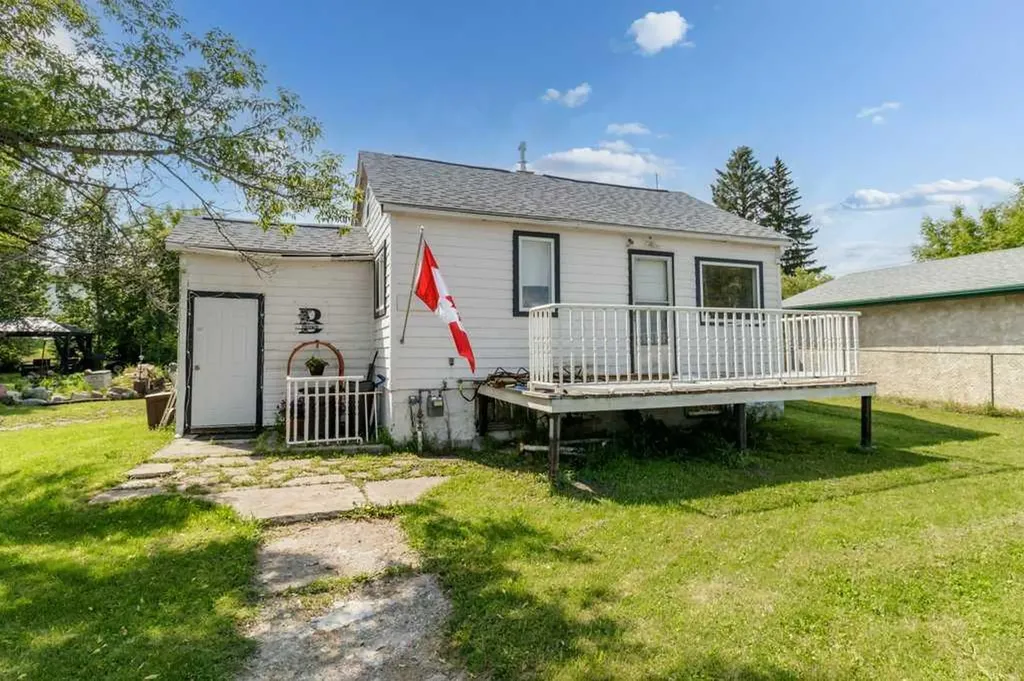 1836 21 Avenue Delburne AB T0M 0V0