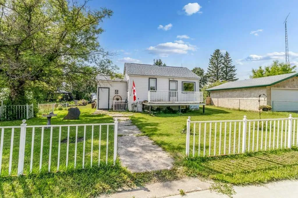 1836 21 Avenue Delburne AB T0M 0V0