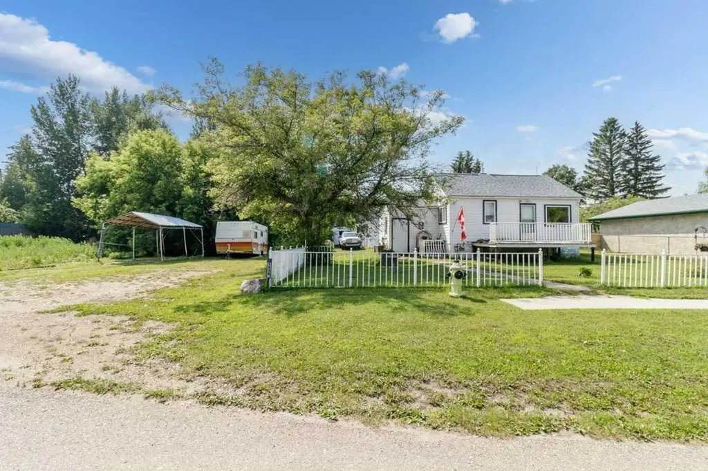 1836 21 Avenue Delburne AB T0M 0V0