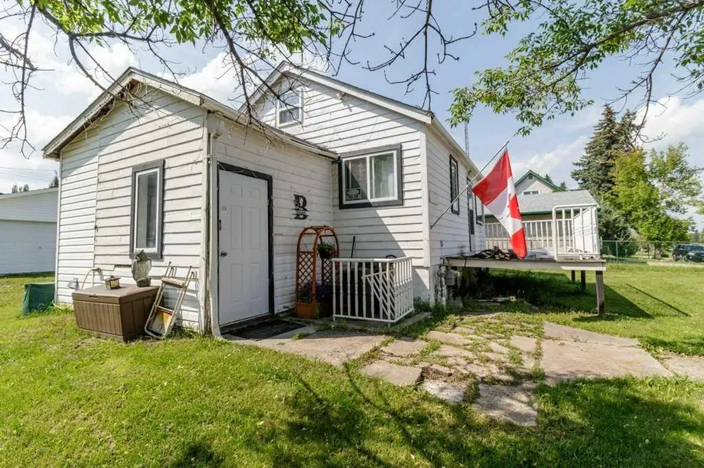 1836 21 Avenue Delburne AB T0M 0V0