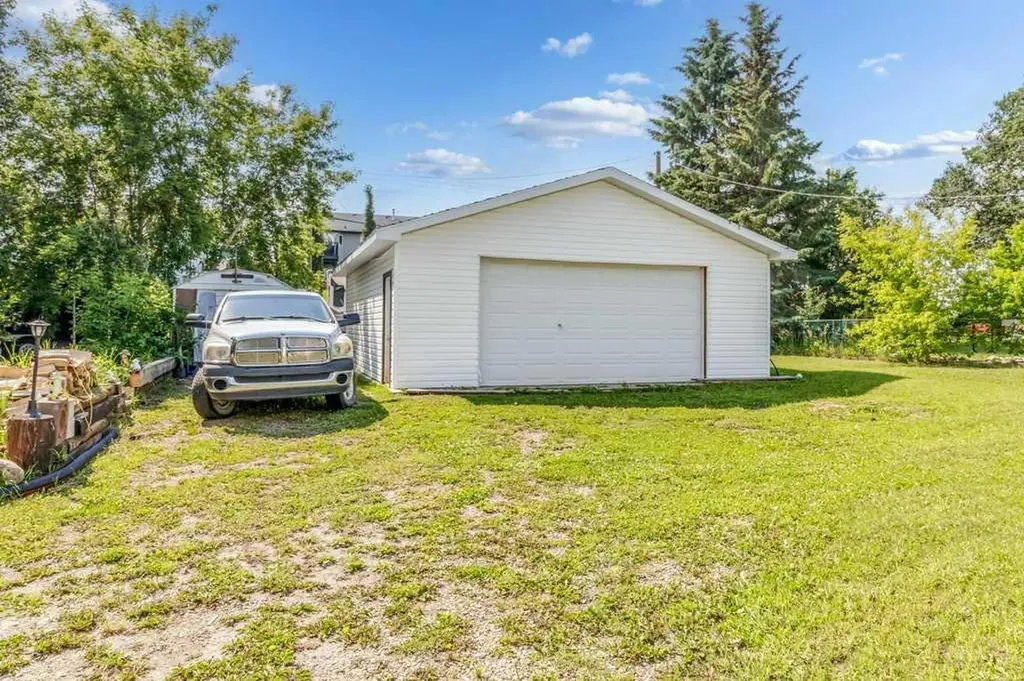 1836 21 Avenue Delburne AB T0M 0V0