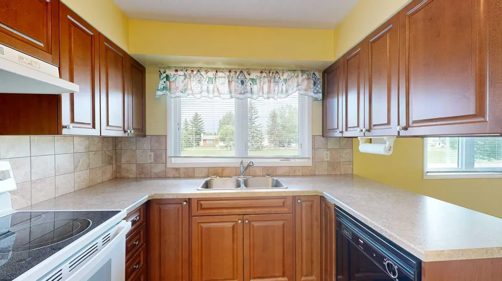 4111 61 Street Stettler AB T4K1H1