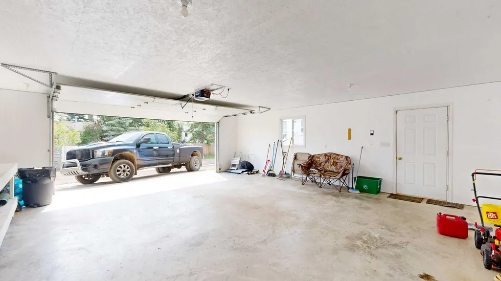 4111 61 Street Stettler AB T4K1H1