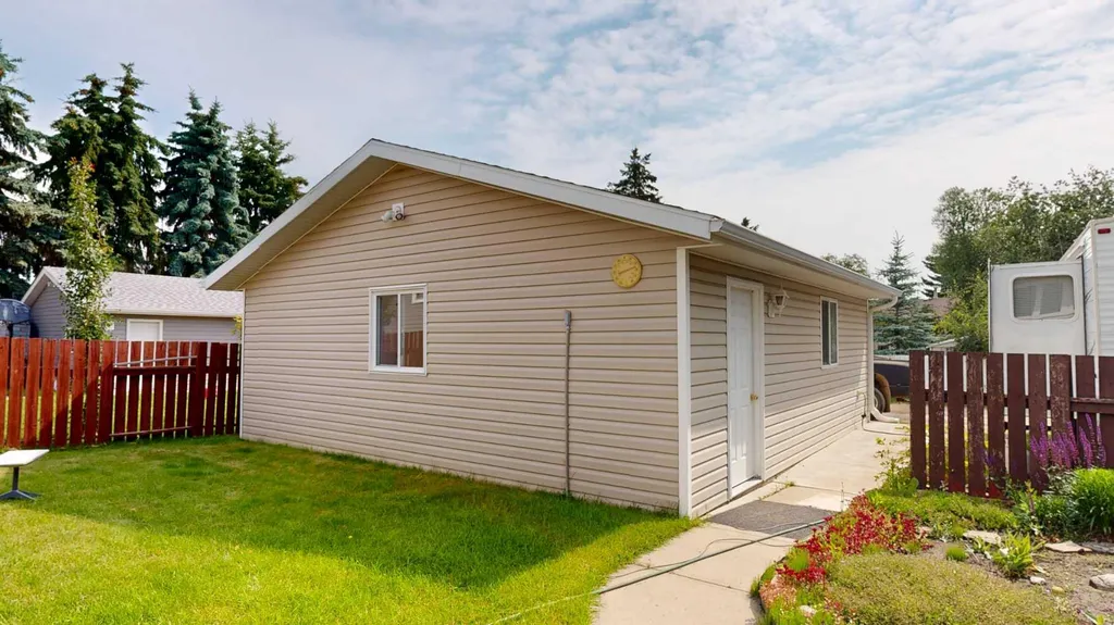 4111 61 Street Stettler AB T4K1H1