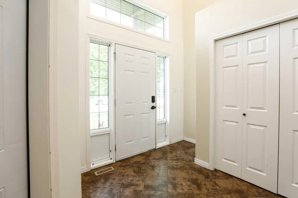 227 Rivermill Manor W Lethbridge AB T1K 8C5