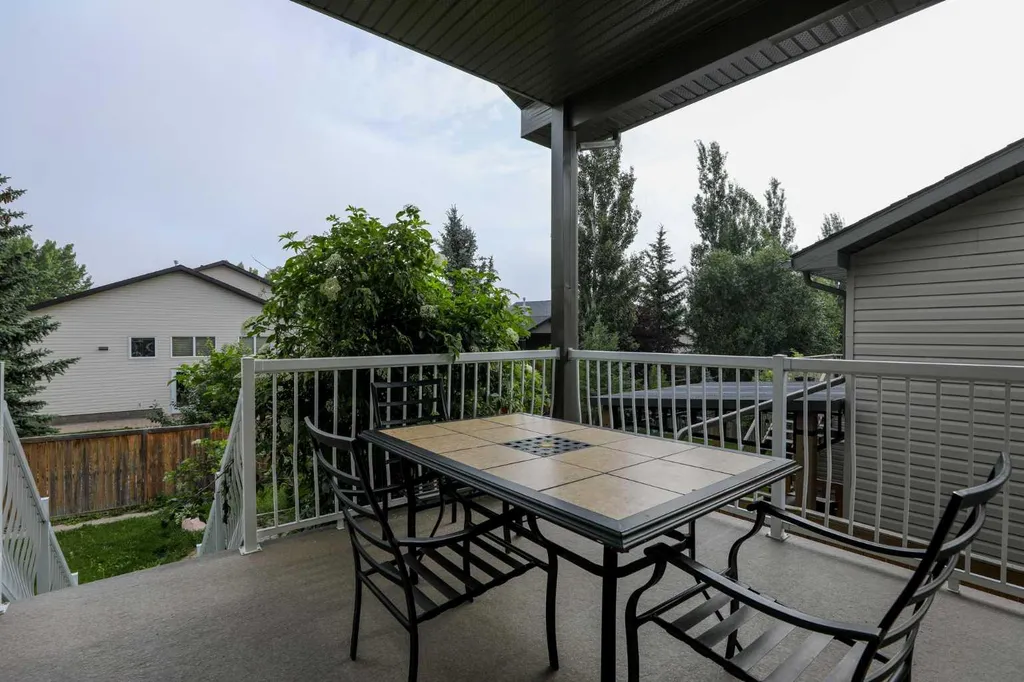 227 Rivermill Manor W Lethbridge AB T1K 8C5