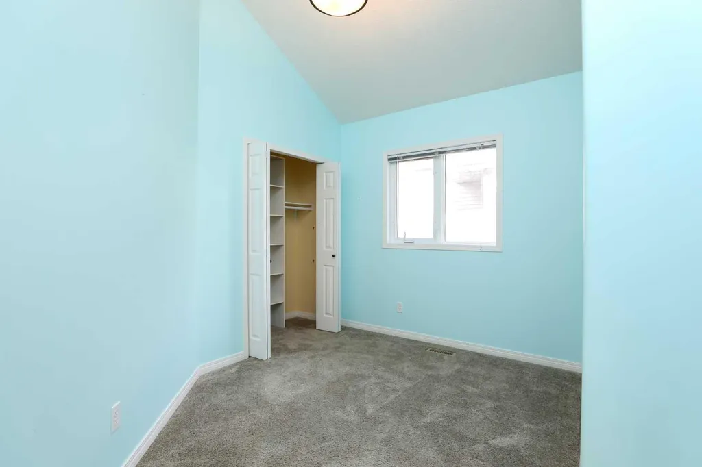 227 Rivermill Manor W Lethbridge AB T1K 8C5
