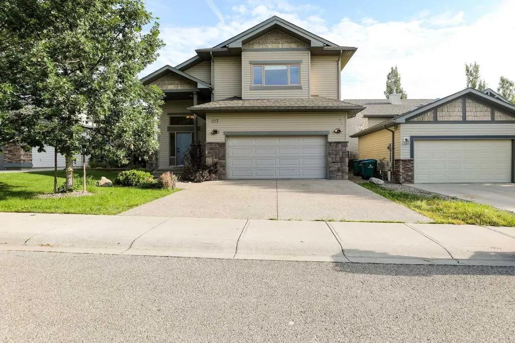 227 Rivermill Manor W Lethbridge AB T1K 8C5