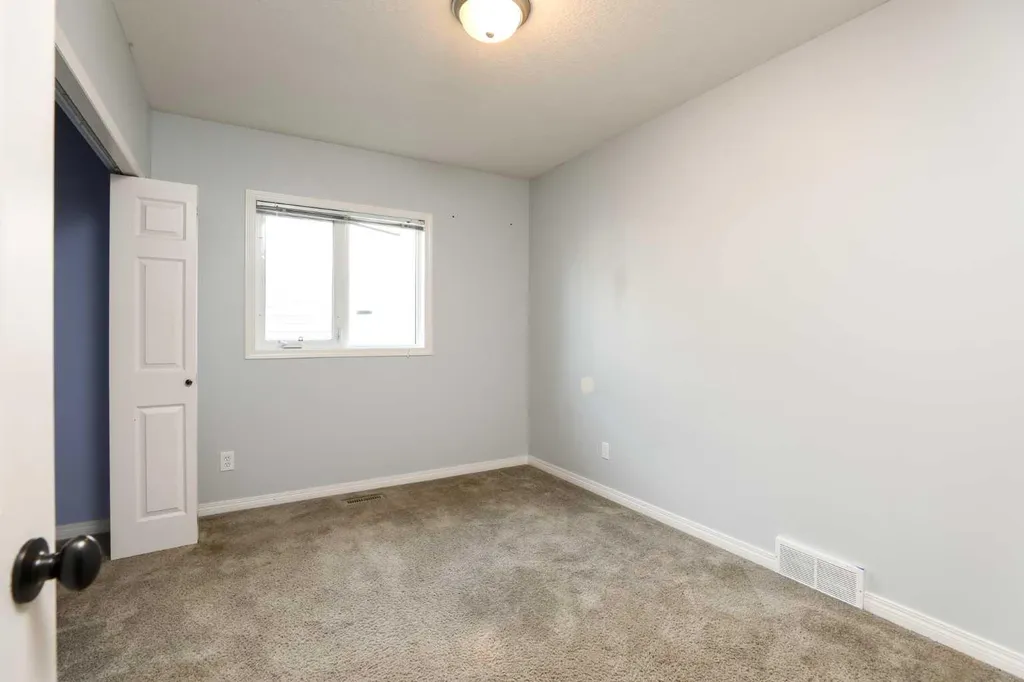 227 Rivermill Manor W Lethbridge AB T1K 8C5