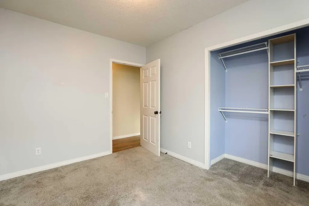 227 Rivermill Manor W Lethbridge AB T1K 8C5