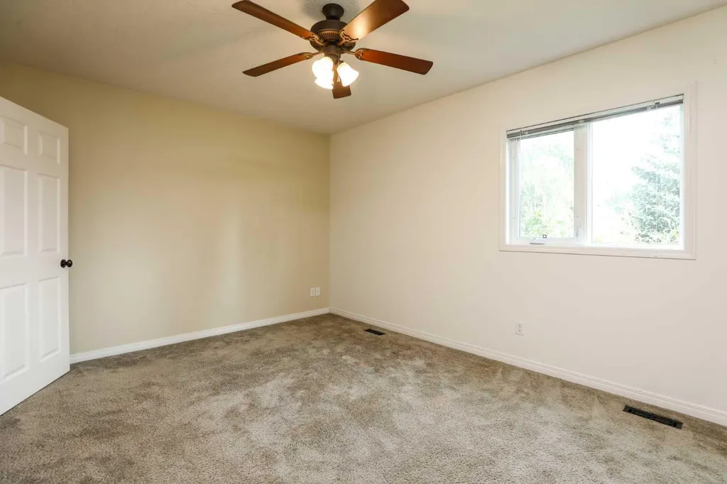 227 Rivermill Manor W Lethbridge AB T1K 8C5