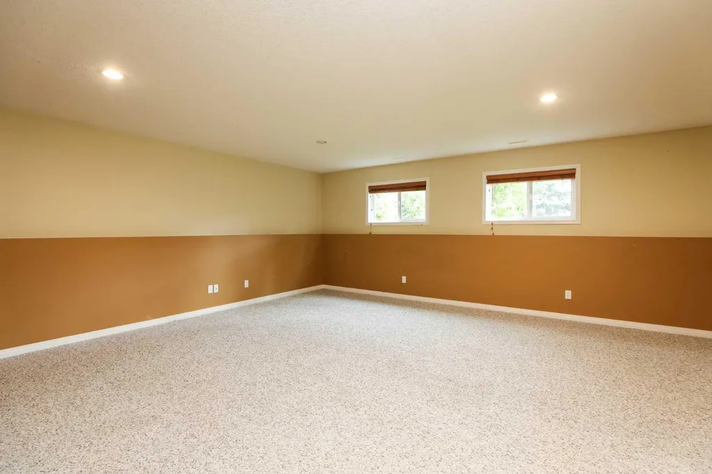 227 Rivermill Manor W Lethbridge AB T1K 8C5