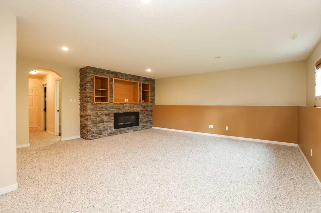 227 Rivermill Manor W Lethbridge AB T1K 8C5
